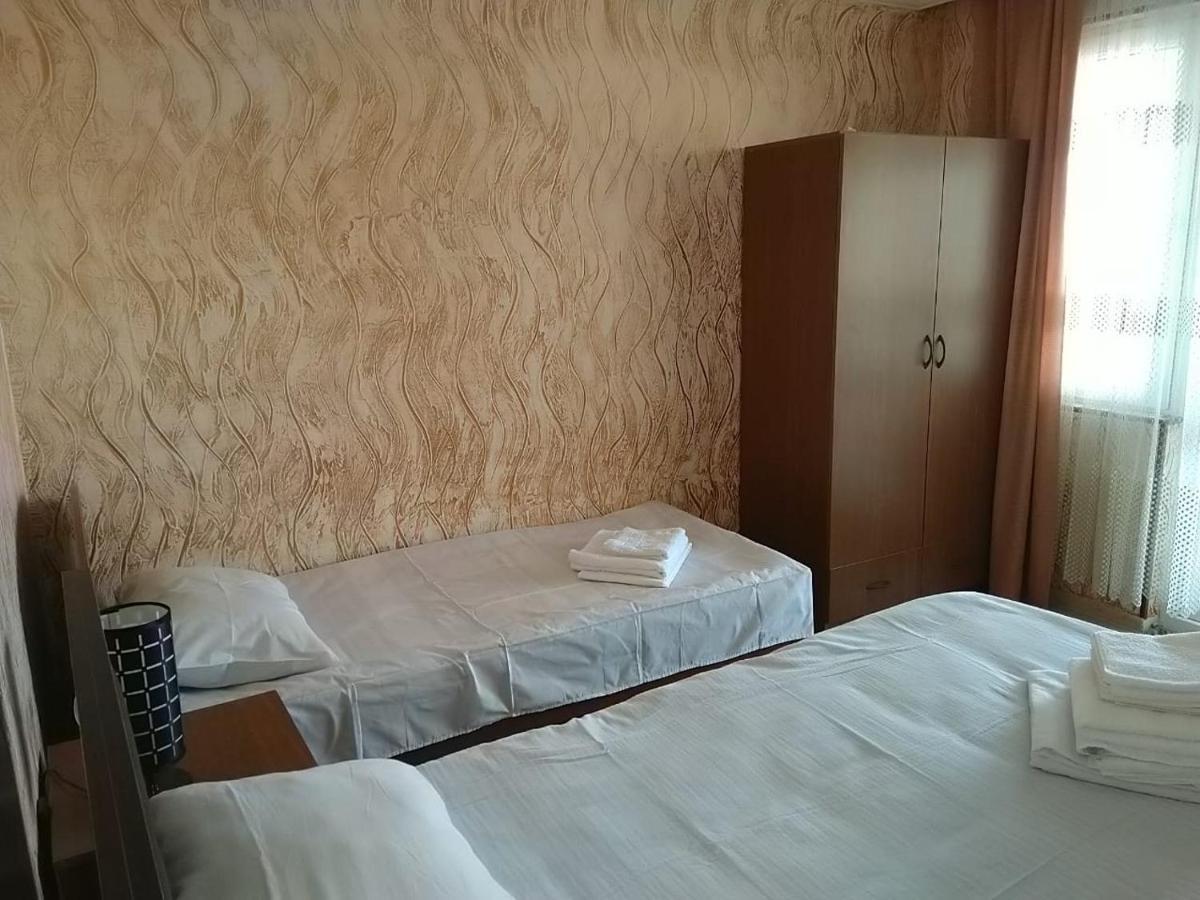 Geno Guest House ควาเรียที ภายนอก รูปภาพ