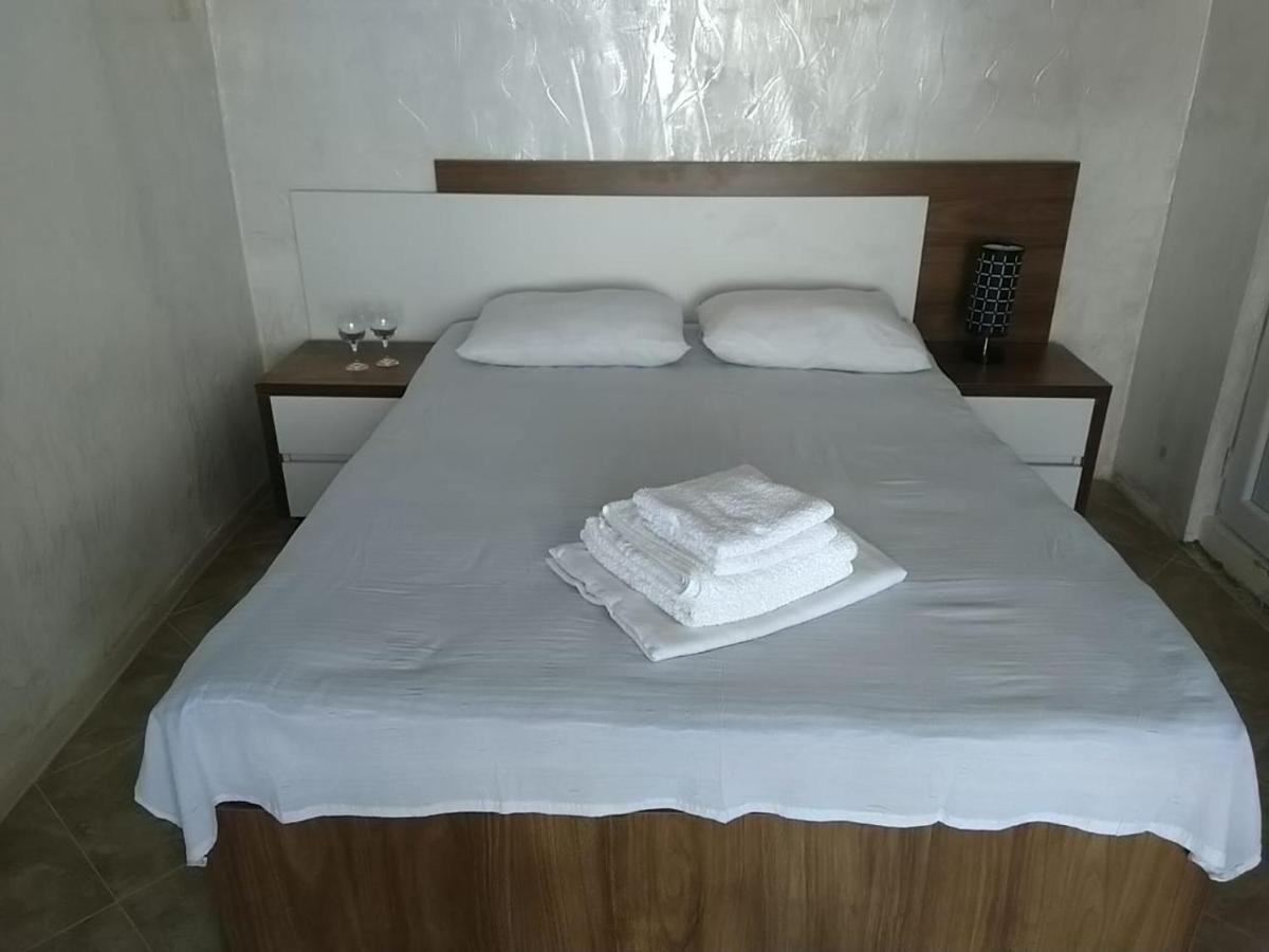Geno Guest House ควาเรียที ภายนอก รูปภาพ